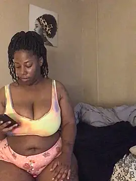 Snapshot of Eboni03 chatting on 09.27.25 Eboni03 online show from 09.27.25