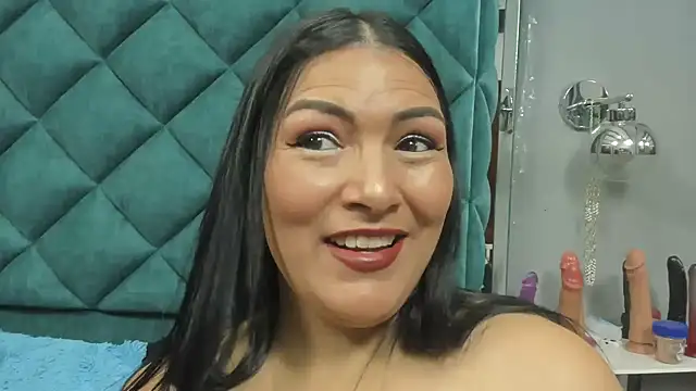 PENELOPELEWISs online show from 04.10.26