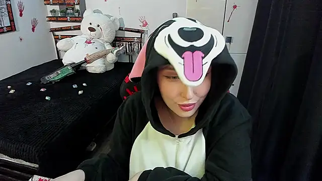 LinaTruly online show from 10.31.25