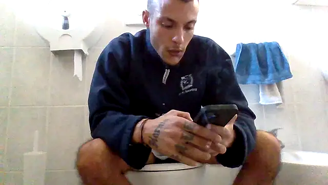 Snapshot of FTM98xxx chatting on 12.11.24 FTM98xxx online show from 12.11.24