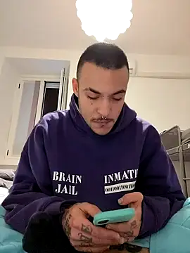 Snapshot of FTM98xxx chatting on 01.12.26 FTM98xxx online show from 01.12.26