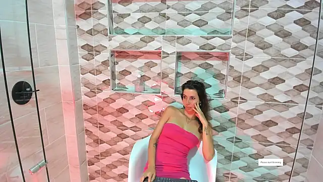 Snapshot of jolie_lov chatting on 02.08.25 jolie lov online show from 02.08.25