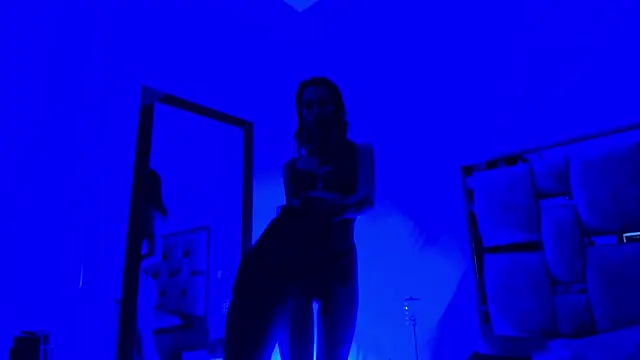 Snapshot of jolie_lov chatting on 02.14.25 jolie lov online show from 02.14.25