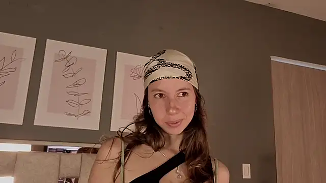 jolie lov online show from 11.19.25