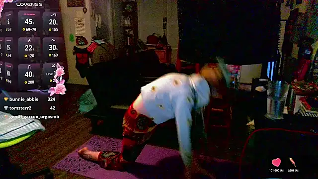  hellostormy  online show from 02.15.25