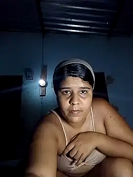 Snapshot of LilyChloe11 chatting on 12.21.24 LilyChloe11 online show from 12.21.24