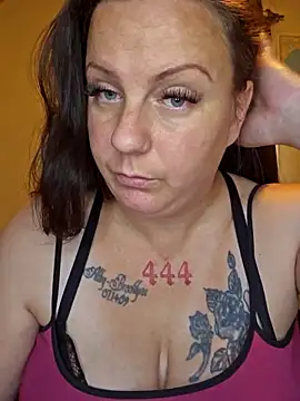 Snapshot of PeakabumPromo chatting on 10.15.25 PeakabumPromo online show from 10.15.25