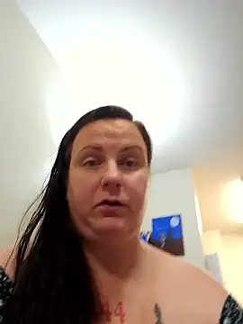 Snapshot of PeakabumPromo chatting on 11.25.25 PeakabumPromo online show from 11.25.25