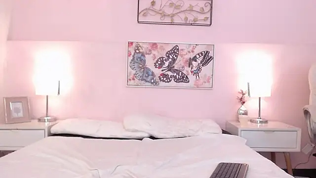 sara17  online show from 11.26.25