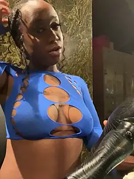 Snapshot of Charismasweets chatting on 03.09.25 Charismasweets online show from 03.09.25