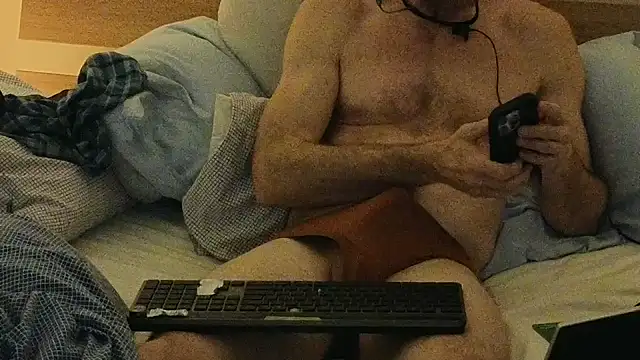 Snapshot of Twowellshapedheads chatting on 03.31.26 Twowellshapedheads online show from 03.31.26