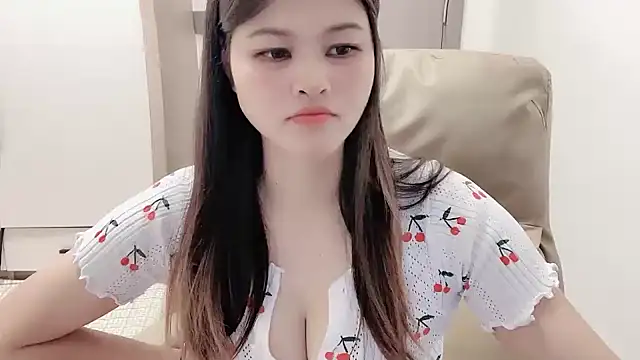 Snapshot of Ytao-528 chatting on 10.13.25 Ytao-528 online show from 10.13.25