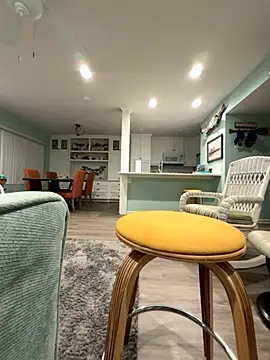 Snapshot of Texascoastedger chatting on 10.25.25 Texascoastedger online show from 10.25.25