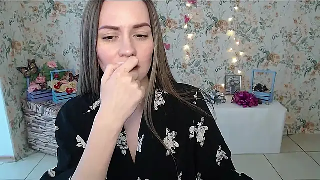 Lina Star S online show from 02.22.25