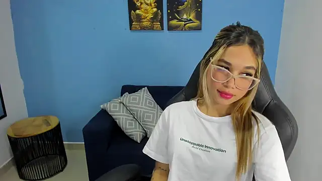 Snapshot of davinacaro chatting on 01.25.25 davinacaro online show from 01.25.25