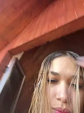 Snapshot of davinacaro chatting on 01.28.25 davinacaro online show from 01.28.25