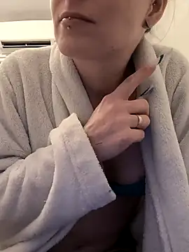 Snapshot of Cally-n chatting on 02.03.25 Cally-n online show from 02.03.25