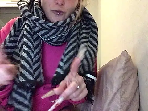 Snapshot of Cally-n chatting on 02.19.25 Cally-n online show from 02.19.25