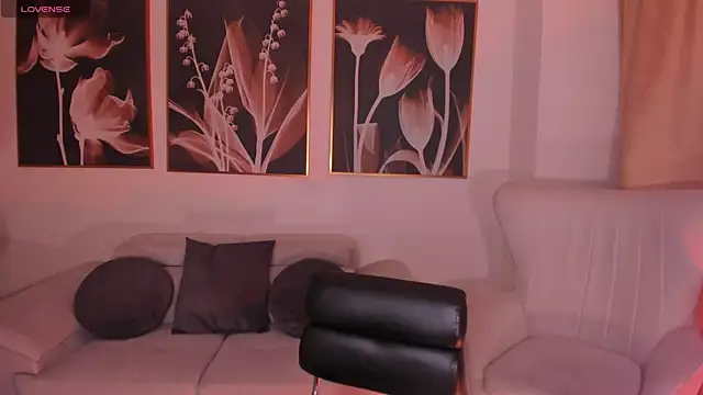 MiaFarrell  online show from 02.13.26