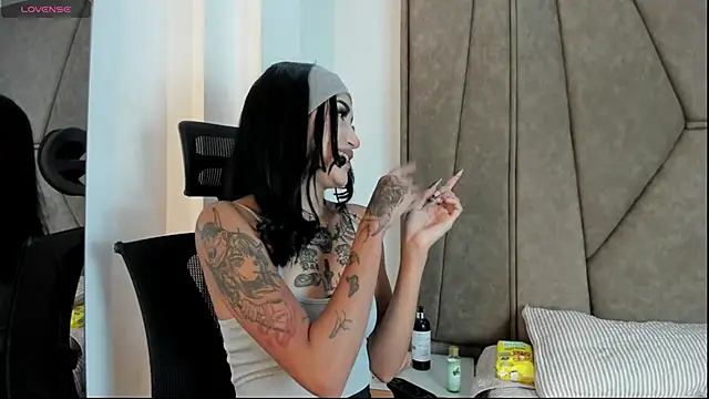 Cassie howard  online show from 01.30.25