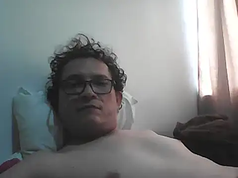 Snapshot of Bombi22 chatting on 11.24.25 Bombi22 online show from 11.24.25