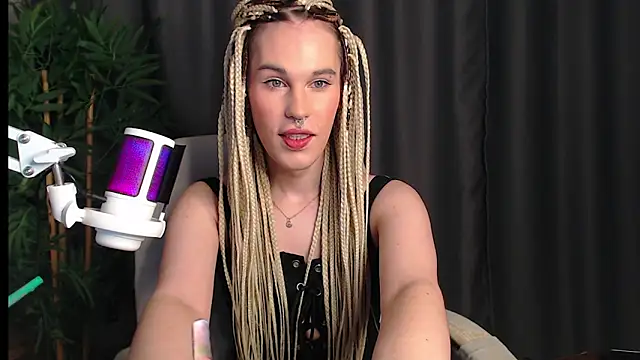 Cassie Bae online show from 11.26.25