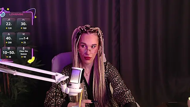 Cassie Bae online show from 11.28.25