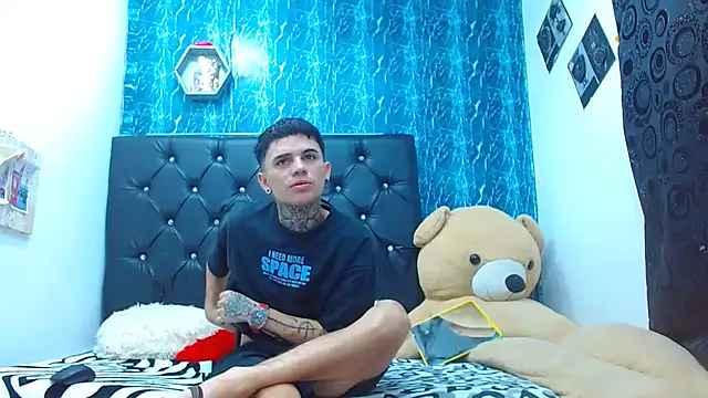 Snapshot of exotic_hot_couple chatting on 03.09.25 exotic hot couple online show from 03.09.25