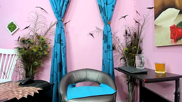 miss--flora online show from 09.29.25