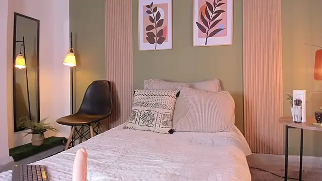 bella arias online show from 12.21.24