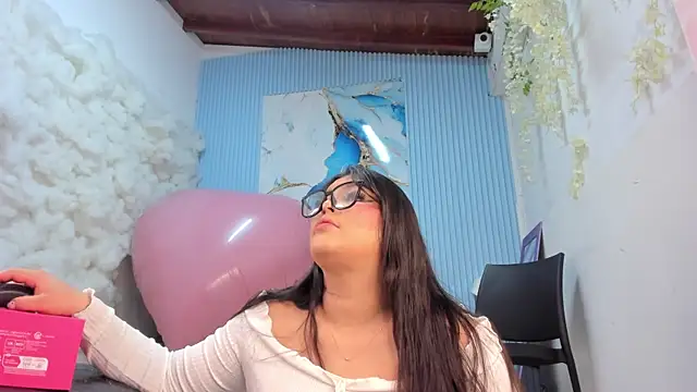 Danniela18  online show from 05.20.26