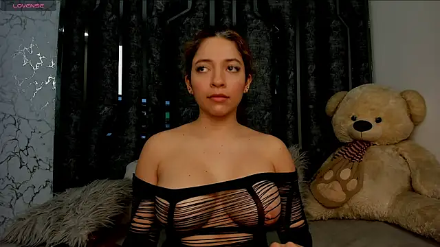 johanafox  online show from 01.30.25