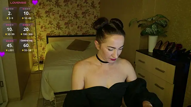 Snapshot of AnneHaddaway chatting on 08.01.26 AnneHaddaway online show from 08.01.26