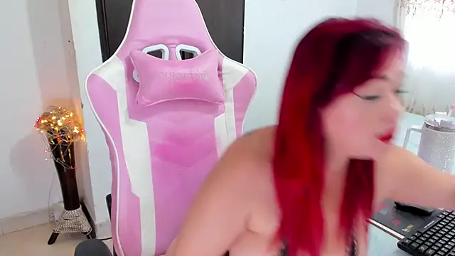 Snapshot of sexyhot_2024 chatting on 12.23.24 sexyhot 2024 online show from 12.23.24