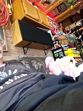 Snapshot of tileguyyy chatting on 09.12.25 tileguyyy online show from 09.12.25