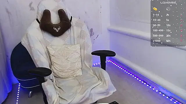 Snapshot of eesprit chatting on 02.25.25 eesprit online show from 02.25.25