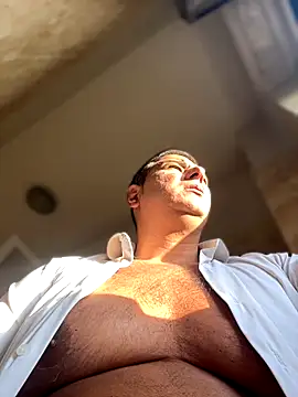 Snapshot of SecretlyDD chatting on 11.13.25 SecretlyDD online show from 11.13.25