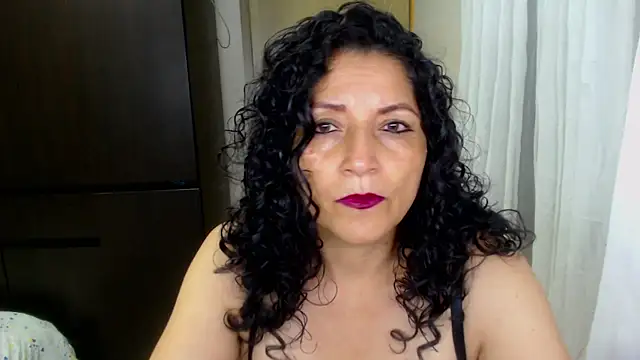 Snapshot of arianna_ros3 chatting on 04.20.26 arianna ros3 online show from 04.20.26
