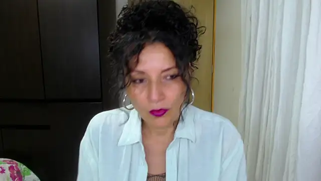 Snapshot of arianna_ros3 chatting on 05.06.26 arianna ros3 online show from 05.06.26
