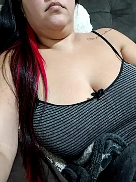 Snapshot of Paolaa_hoot chatting on 05.16.26 Paolaa hoot online show from 05.16.26