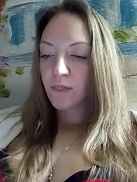 KattyLuuu online show from 12.14.25