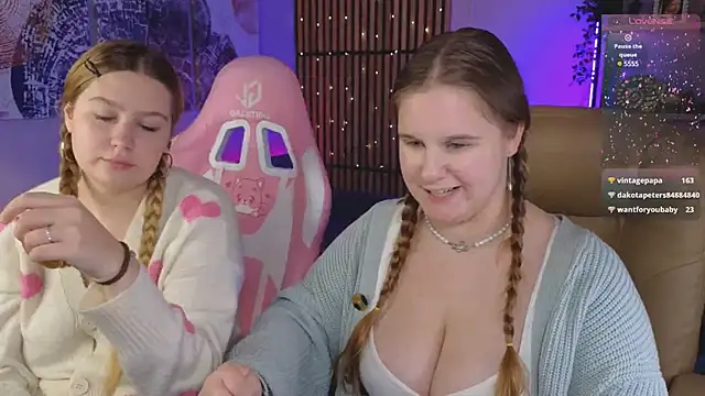 Snapshot of Ellie_Wellie chatting on 12.19.24 Ellie Wellie online show from 12.19.24