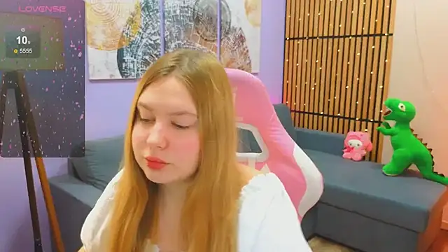 Snapshot of Ellie_Wellie chatting on 02.13.25 Ellie Wellie online show from 02.13.25