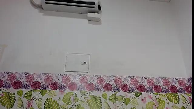 Snapshot of sweetfantacies18 chatting on 01.28.25 sweetfantacies18 online show from 01.28.25