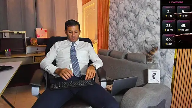 Hideintheoffice online show from 02.11.26