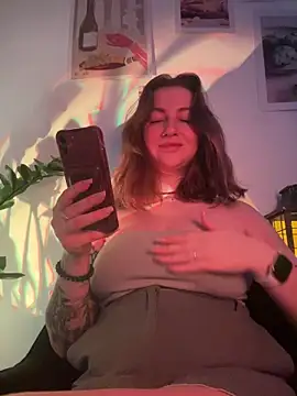 Snapshot of MayaMystic chatting on 02.11.26 MayaMystic online show from 02.11.26