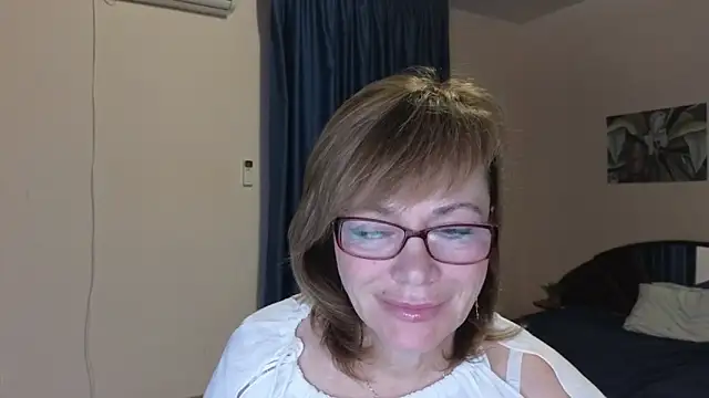 Snapshot of Miss_Moren chatting on 11.25.25 Miss Moren online show from 11.25.25