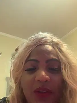 Snapshot of The-Beyonce chatting on 01.02.25 The-Beyonce online show from 01.02.25