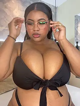 Snapshot of AinaraJimenez chatting on 05.18.26 AinaraJimenez online show from 05.18.26