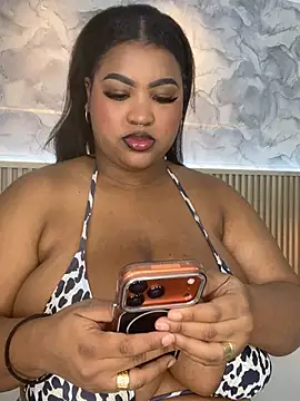 Snapshot of AinaraJimenez chatting on 06.29.26 AinaraJimenez online show from 06.29.26